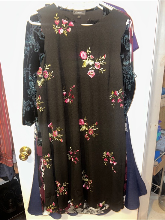 Jones Studio Dresses & Skirts - Jones Studio Black Midi Dress with Pink Floral Embroidery